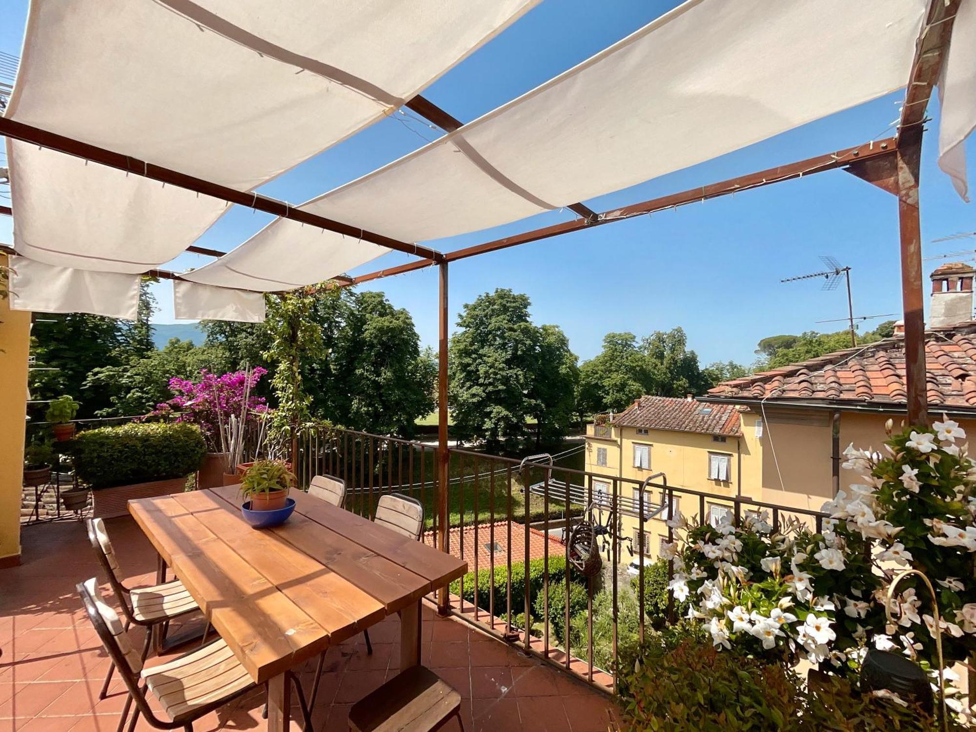 Апартаменты La Terrazza Di Sofia Лукка Экстерьер фото